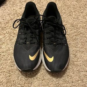 Women’s Black Nike shoes